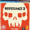 Framsidan av spelboxen till TV-spelet Resistance 3 på PS3 (Playstation 3) i europeisk PAL utgåva