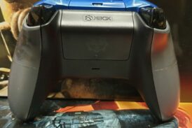 Alternative view of Xbox One trådlös handkontroll - Gears of War - Begagnat tillbehör