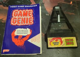 Alternative view of Game Genie - Boxad, svensk - Begagnat tillbehör till NES