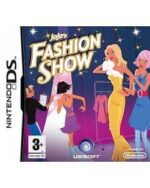 Framsidan av spelboxen till tv-spelet Jojo's Fashion Show på Nintendo DS i europeisk PAL utgåva