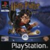 Framsidan av spelboxen till TV-spelet Harry potter och de vises sten på playstation 1 i svensk och europeisk PAL utgåva.