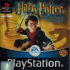 Framsidan av spelboxen till TV-spelet harry potter och hemligheternas kammare på ps1 (playstation 1) i europeisk och svensk pal utgåva.